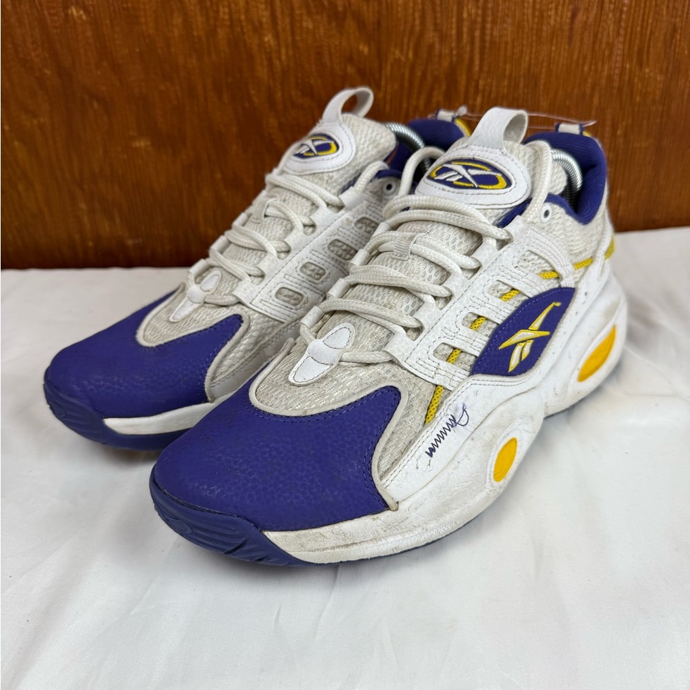 Reebok White and purple  Sneakers retro men’s shoes size 10